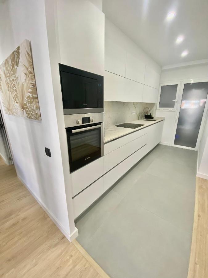 Barcelona Chic Apartments- Free Parking - 10 Min From Bcn City Centre By Metro מראה חיצוני תמונה