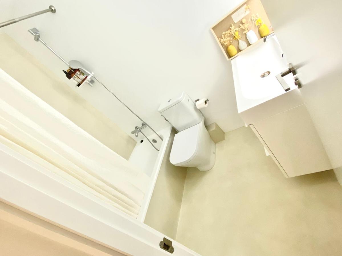 Barcelona Chic Apartments- Free Parking - 10 Min From Bcn City Centre By Metro מראה חיצוני תמונה
