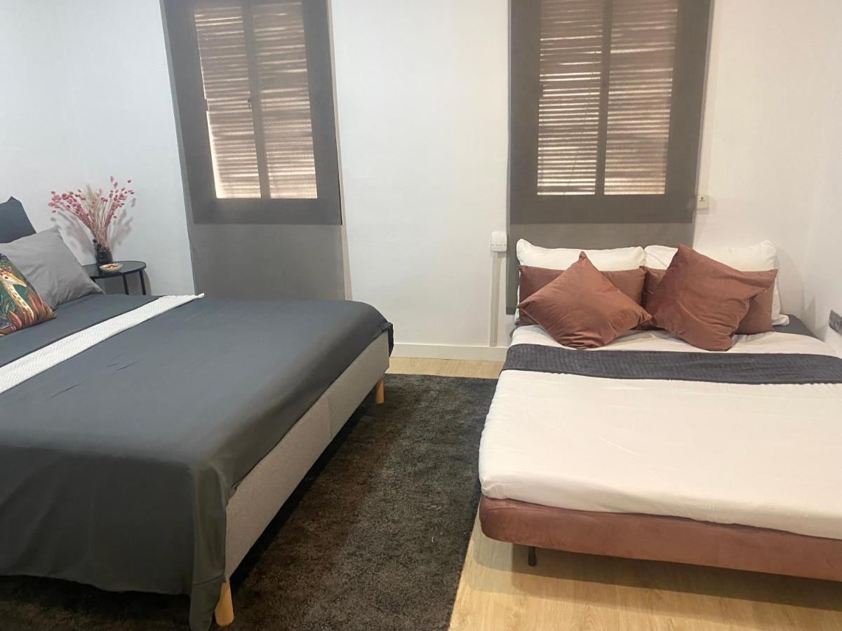 Barcelona Chic Apartments- Free Parking - 10 Min From Bcn City Centre By Metro מראה חיצוני תמונה