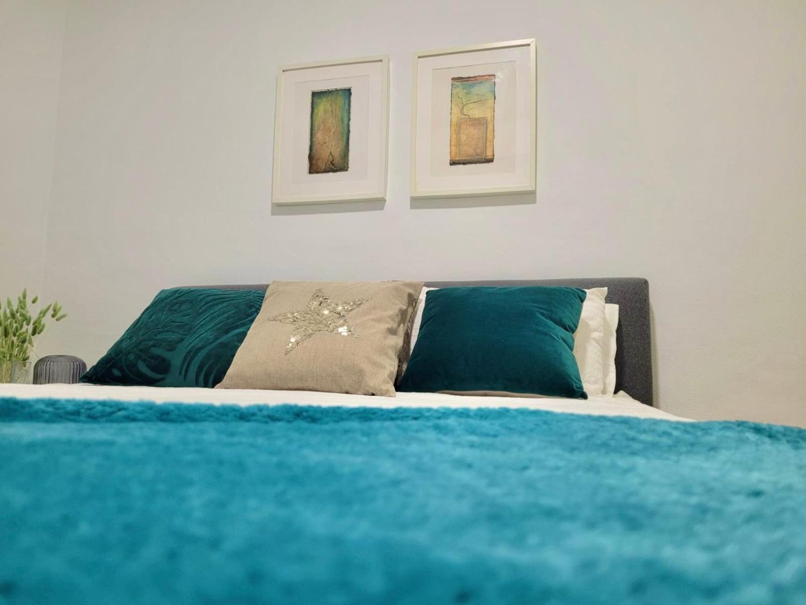 Barcelona Chic Apartments- Free Parking - 10 Min From Bcn City Centre By Metro מראה חיצוני תמונה