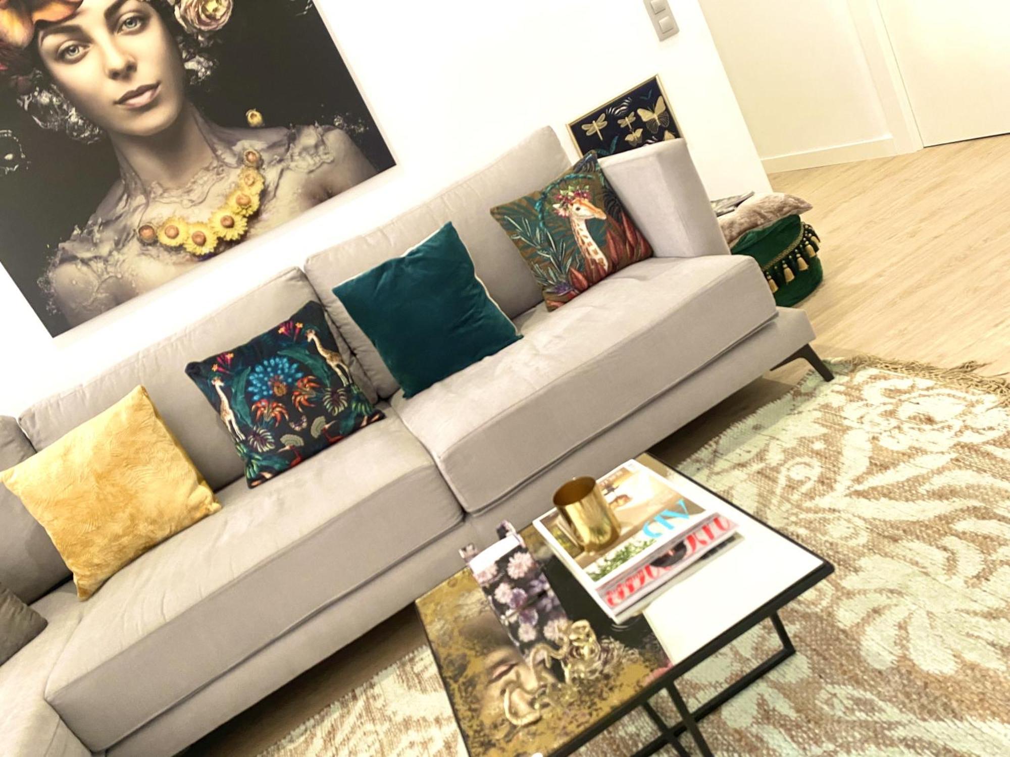 Barcelona Chic Apartments- Free Parking - 10 Min From Bcn City Centre By Metro מראה חיצוני תמונה