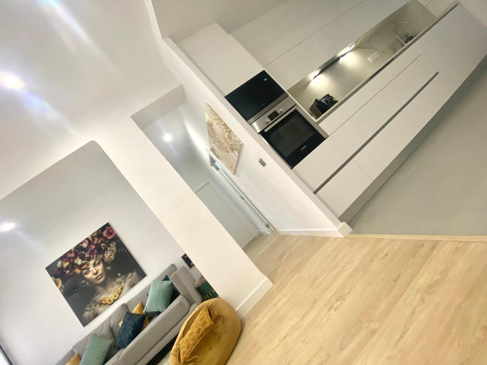 Barcelona Chic Apartments- Free Parking - 10 Min From Bcn City Centre By Metro מראה חיצוני תמונה